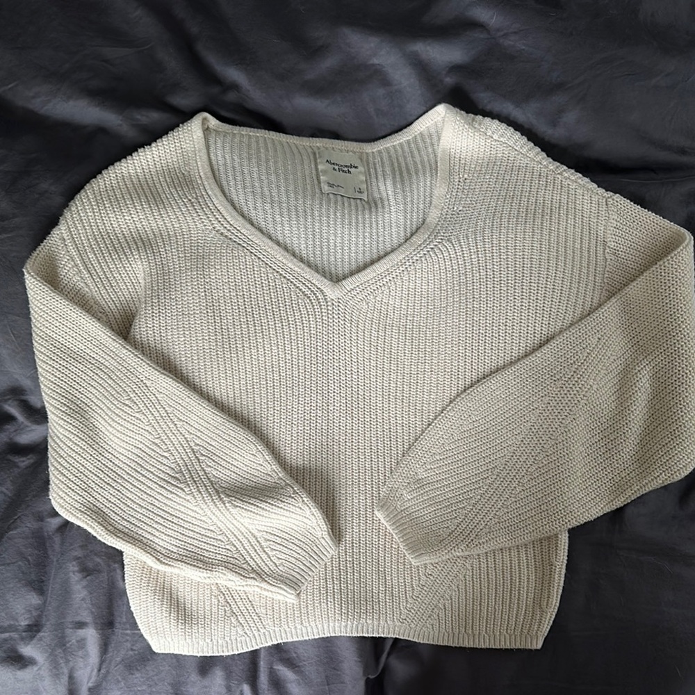 Abercrombie & Fitch Cream V-Neck Sweater Cozy Knit